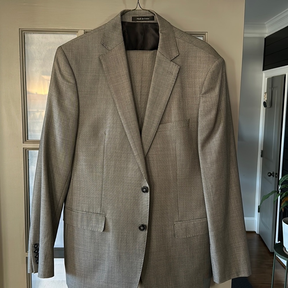 Calvin Klein Gray/Black Slim Fit Suit 42 R. 100% Wool.
